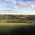 بيت للعطل Barns *