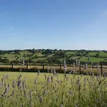 بيت للعطل Barns